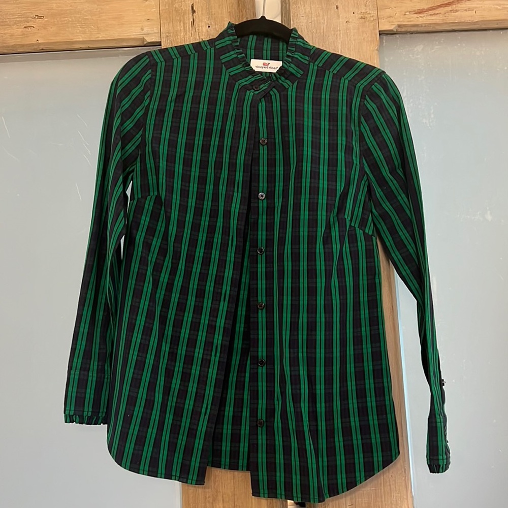 Vineyard Vines button down top